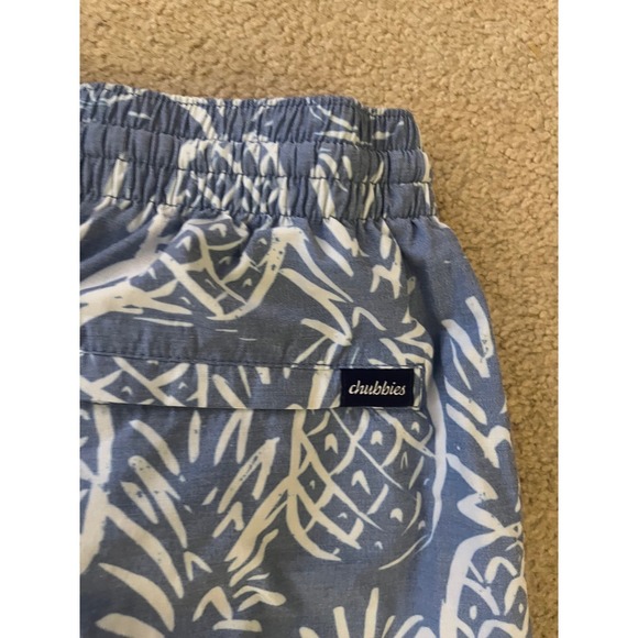 Chubbies Men's The Thighnapples Classic Swim Trunk Faded Blue Pineapple 7in- S - Picture 9 of 9
